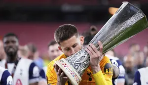 Target Emiliano Martinez Gugur, Juventus Prioritaskan Guglielmo Vicario dari Tottenham