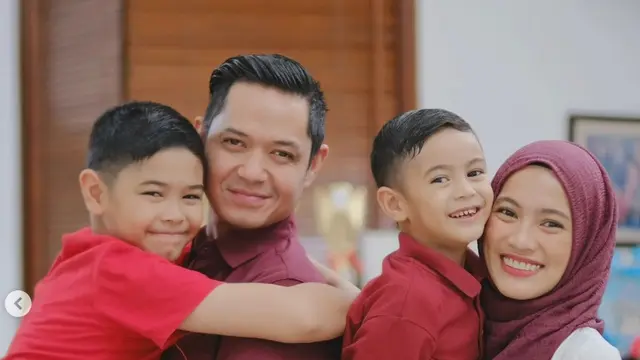 Potret keluarga Alyssa Soebandono dan Dude Harlino pada hari Merdeka (Instagram/@ichasoebandono dan Instagram/@dude2harlino)