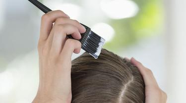 5 Cara Mudah Hilangkan Noda Cat Rambut Dari Kulit Dan Kuku