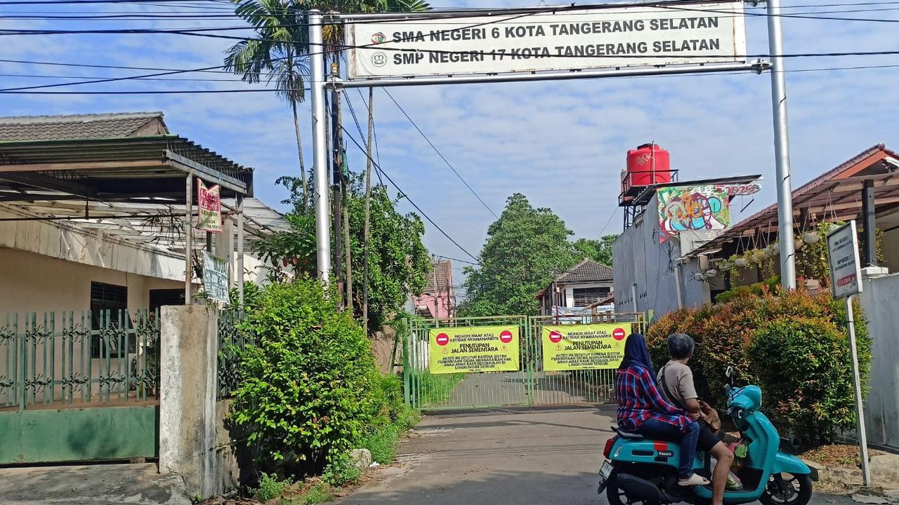 Warga Pamulang Tangsel Mendadak Blokir Akses Jalan ke SMPN dan SMAN, Begini Duduk Perkaranya