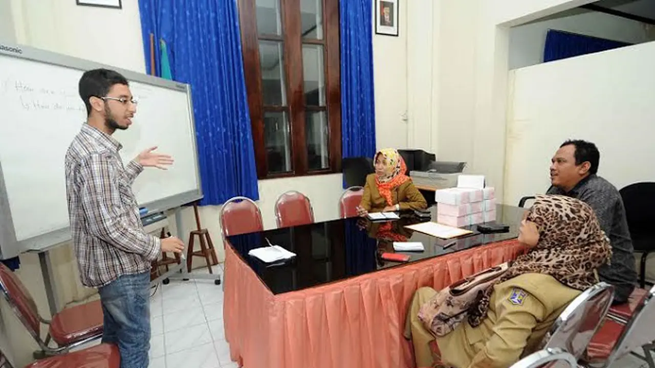 Hadapi MEA, Kepala Dinas Pemkot Surabaya Belajar Bahasa Inggris
