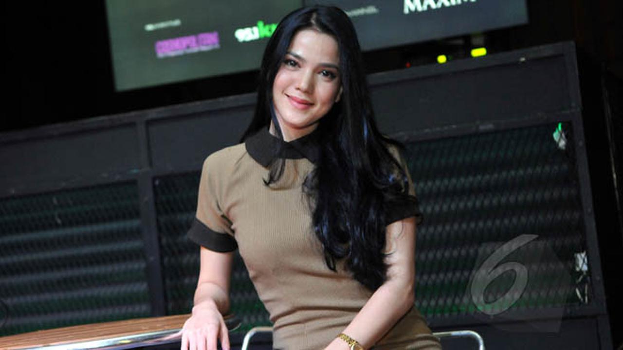 Alice Norin Tampil Cantik Natural