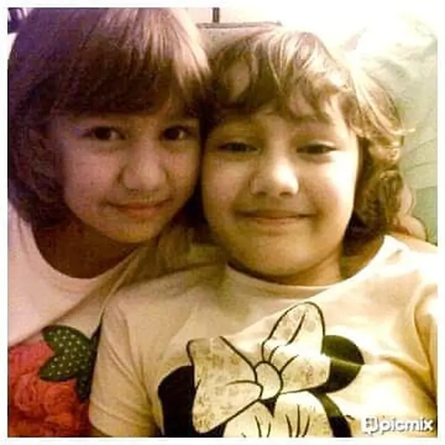 6 Potret Masa Kecil Zoe Jackson dan Laura Jackson, Menggemaskan