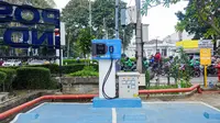Sebanyak 1.823 stasiun pengisian kendaraan listrik umum (SPKLU) dibangun di kantor pos dari Aceh hingga Nusa Tenggara Timur (NTT). (Dok POS IND)