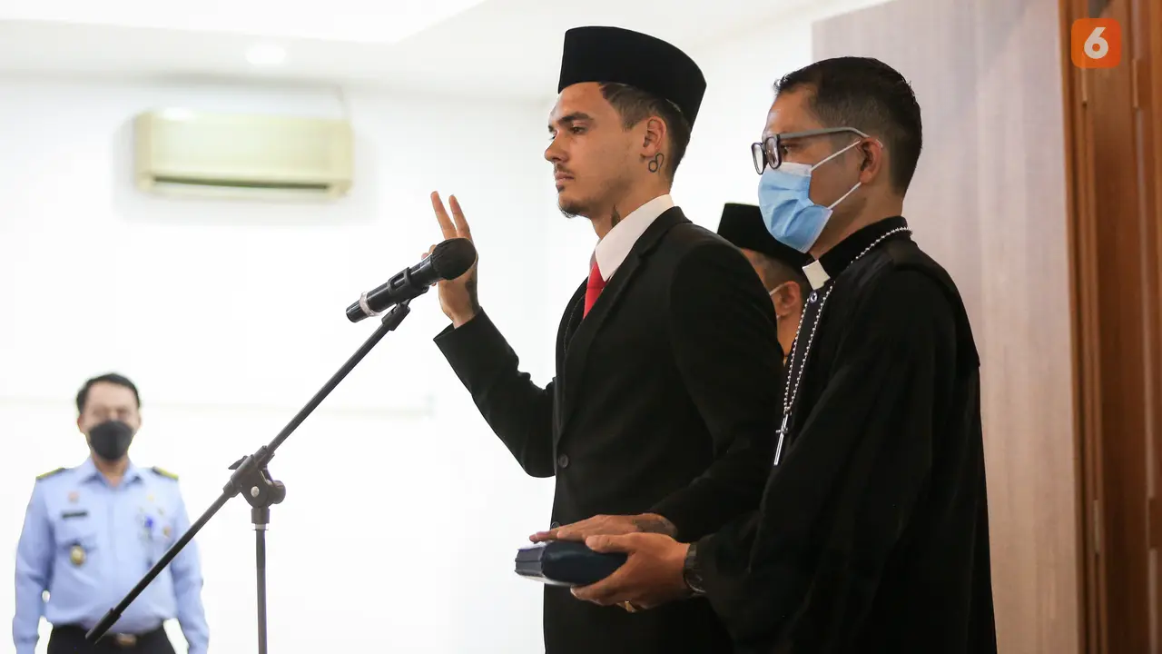 Naturalisasi adalah Pemerolehan Kewarganegaraan bagi Penduduk Asing