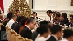 Presiden Joko Widodo dan wakil presiden Jusuf Kalla memimpin sidang kabinet paripurna di Istana Merdeka,Jakarta, (27/7). Usai pelantikan, Sejumlah menteri langsung ikuti sidang paripurna. (Liputan6.com/Faizal Fanani)