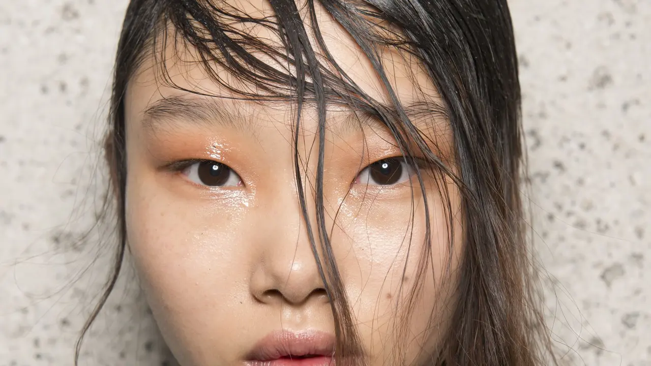 [Bintang] Selain Gradient Lips, Makeup Glossy Eyelid Jadi Essential Korean Look