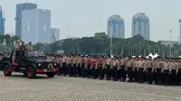 Kapolri Jenderal Listyo Sigit Prabowo memimpin Apel Gelar Pasukan Operasi Ketupat 2024 di Monas, Jakarta Pusat, (3/4/2024). (Liputan6.com/ Nanda Perdana Putra)