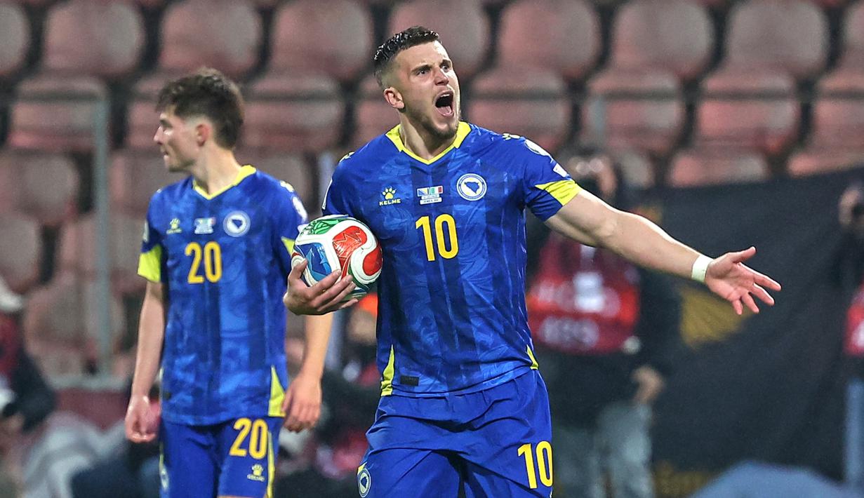 Bosnia kemudian memaksakan skor sama kuat lewat gol Haris Tabakovic pada menit ke-79. (AP Photo/Armin Durgut)