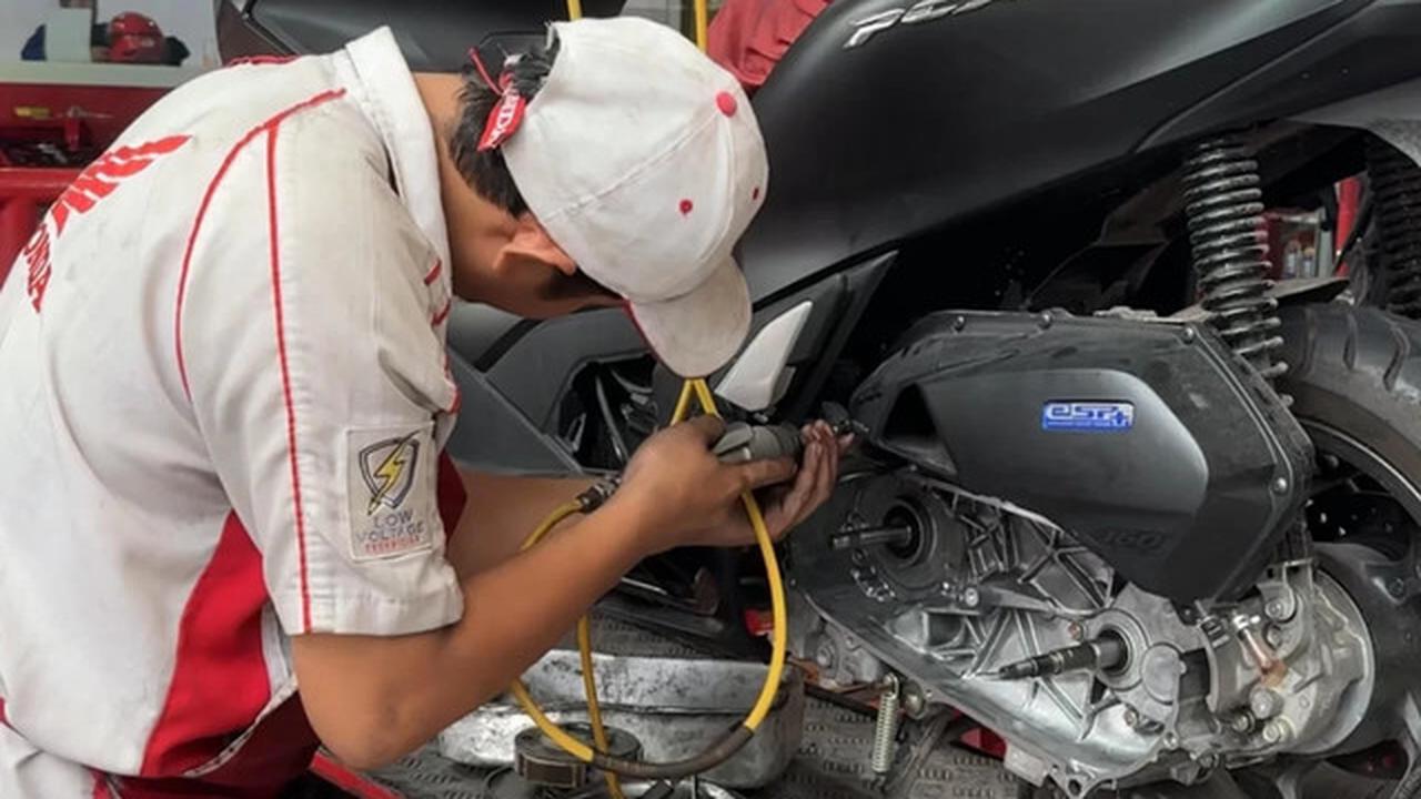Sering Tahan Gas Sambil Ngerem di Tanjakan? Hati-Hati CVT Motor Matic Cepat Jebol