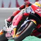 Sementara itu, Marc Marquez yang start dari urutan ke-20 mampu finis di peringkat ketujuh. (AP/Peter Dejong)