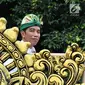 Presiden Joko Widodo saat menghadiri pawai pembukaan Pesta Kesenian Bali (PKB) ke-40 di Bali (23/6). Sementara itu, tema dari PKB ke-40 adalah Teja Dharmaning Kauripan (Api Spirit Penciptaan). (Liputan6.com/Pool/Biro Pers Setpres)