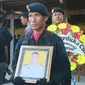 Jenazah Brigpol Anumerta Hedar tiba di Bandara Internasional Sultan Hasanuddin, Makassar, Selasa (13/8/2019) sekitar pukul 15.00 Wita. (Foto: dok Divisi Humas Polri)