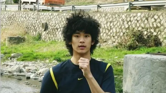 Foto masa lalu Kim Soo Hyun jadi viral. (Foto via Allkpop)
