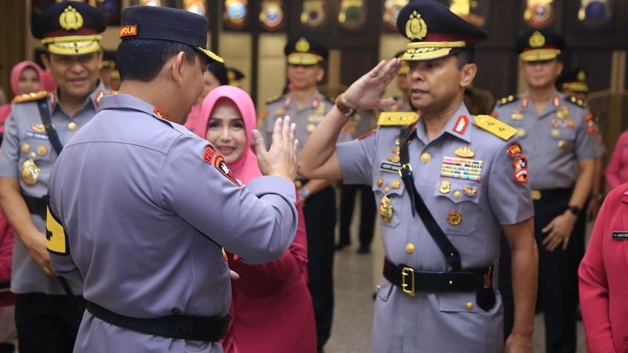 Jenderal Polri Lulusan Terbaik 90 kini Punya Jabatan Baru, Intip Potret Disalami Kapolri
