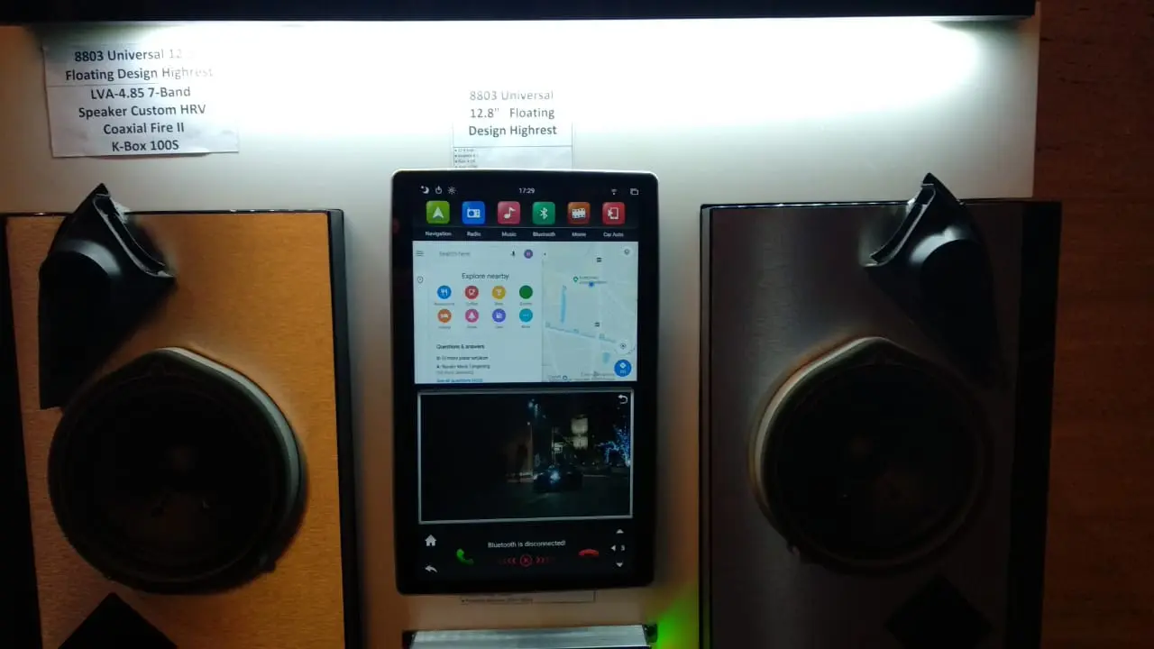 Head unit bergaya Tesla