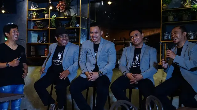 MOIRA Band
