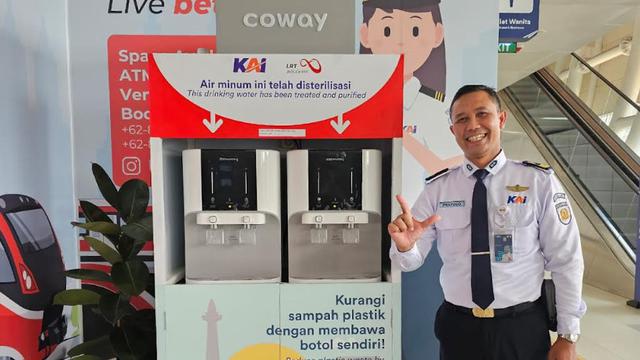Kurangi Sampah Botol Plastik, Penumpang LRT Jabodebek Bisa Isi Ulang Air Minum Gratis di 2 Stasiun Ini
