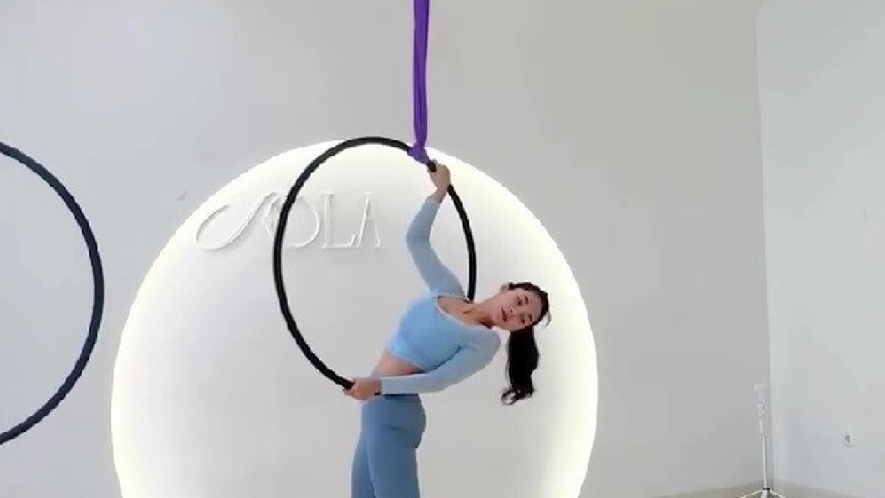 Potret Dinda Kirana saat Mencoba Olahraga Baru Aerial Hoop, Badan Lenturnya Jadi Sorotan Netizen