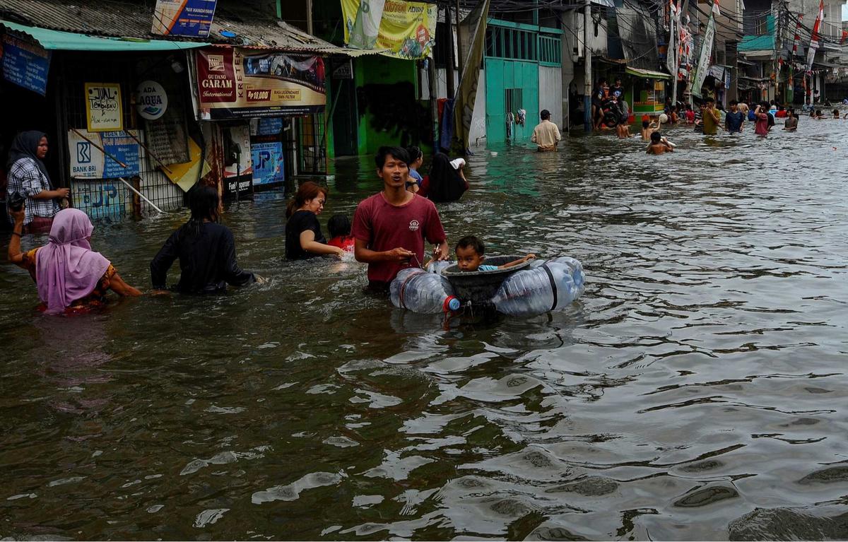 Banjir rob di Muara Angke
