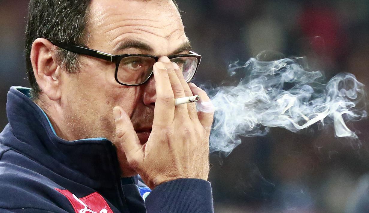 Bila harga tiap bungkus rokok adalah 11.5 poundsterling atau sekitar Rp 205.000 maka dalam setahun ia menghabiskan hampir 300 juta rupiah dalam setahun untuk rokok saja. ( AFP/Carlo Hermann )