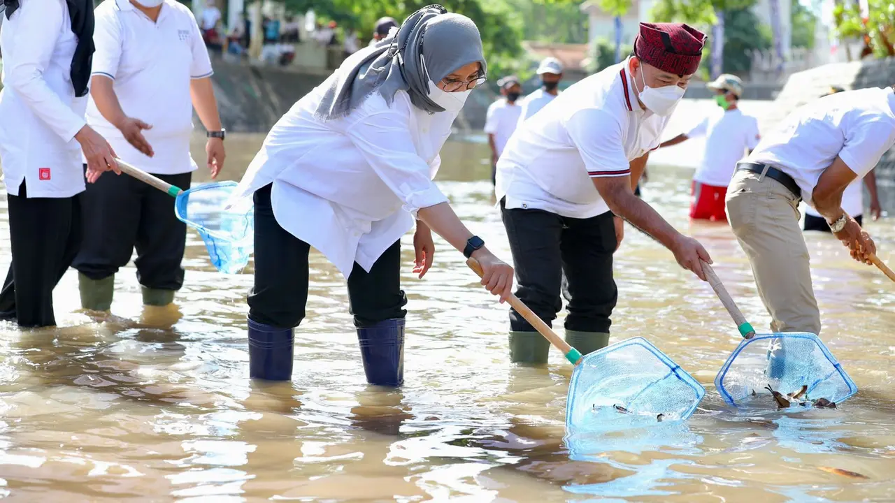 Mimpi Bupati Banyuwangi Punya Sungai Bersih Dari Sampah