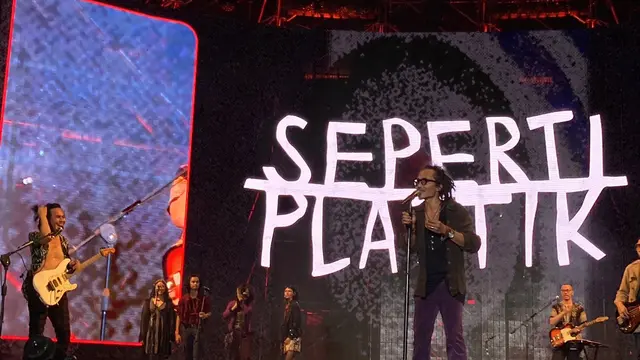 Penampilan Apik Seperti Plastik di Synchronize Fest 2025. (M Altaf Jauhar/ Liputan6.com)