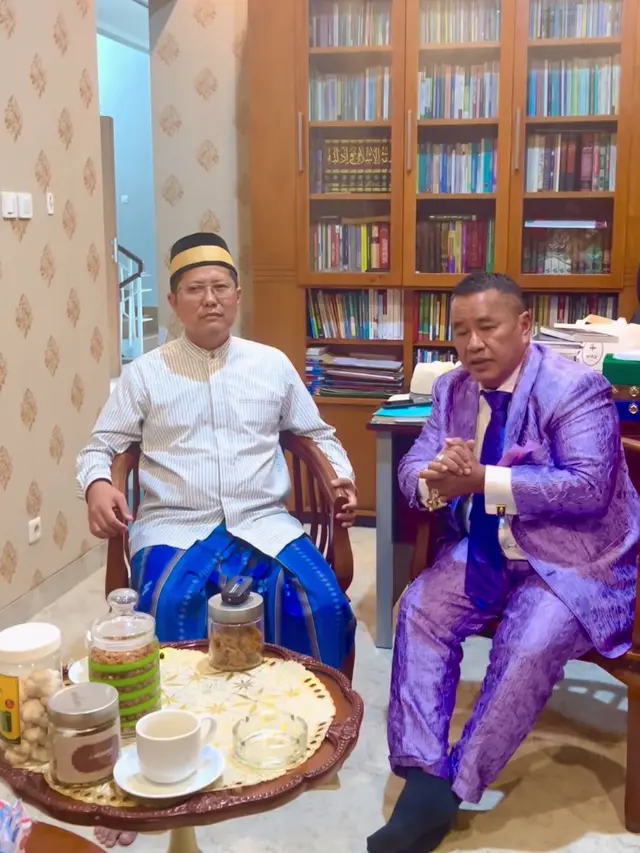 Hotman Paris sowan ke Ketua MUI. (Foto: Dok. Instagram @hotmanparisofficial)