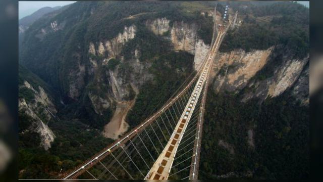 Jembatan Kaca Tertinggi di Dunia Buka Atraksi Wisata ...