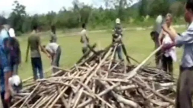 Mengamuk, Warga Bakar Pagar Kantor Bupati Konawe Utara