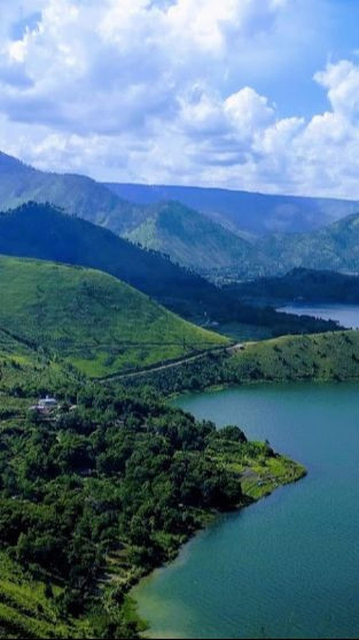 5. Danau Toba<br>