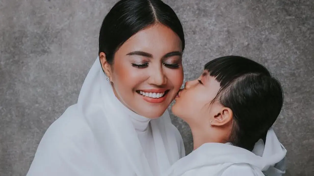 [Bintang] Denada dan Shakira Aurum