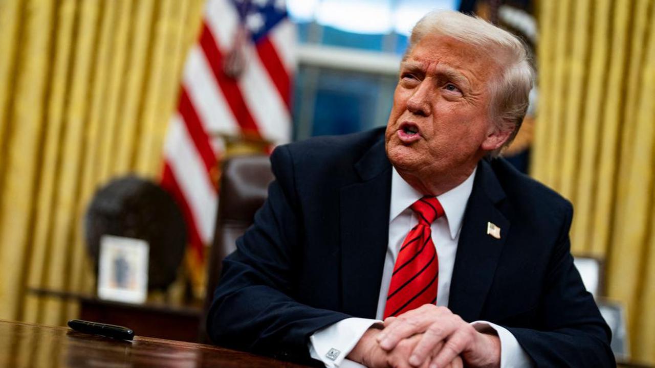 Efisiensi Anggaran, Donald Trump Pecat Ribuan Pegawai di Beberapa Lembaga