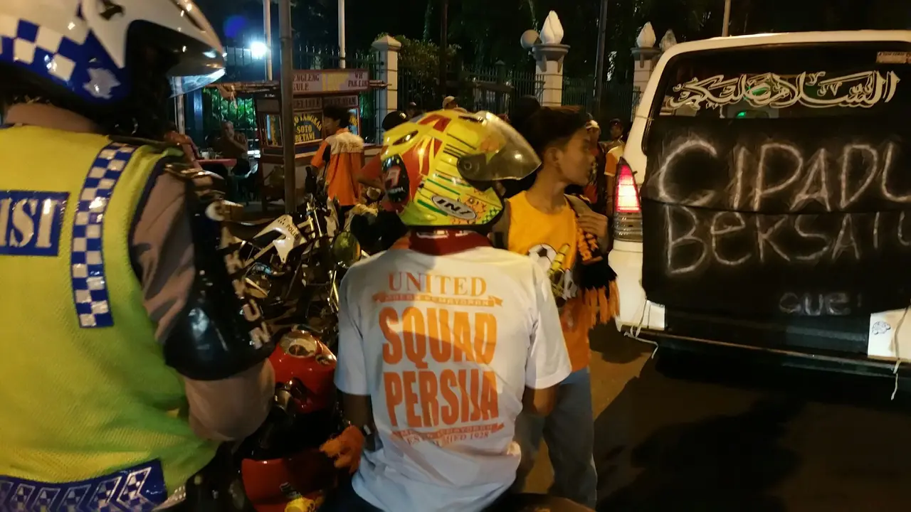 Razia suporter sepak bola