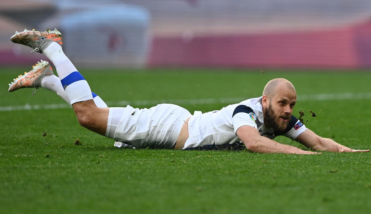 Teemu Pukki. Striker Finlandia yang kini menjalani musim keempatnya bersama Norwich ini telah mencetak 33 gol dari 100 laga bersama Timnas Finlandia. Ia baru saja mematahkan rekor top skor Timnas Finlandia yang sebelumnya dipegang Jari Litmanen dengan 32 gol. (AFP/Pool/Kirill Kudryavtsev)