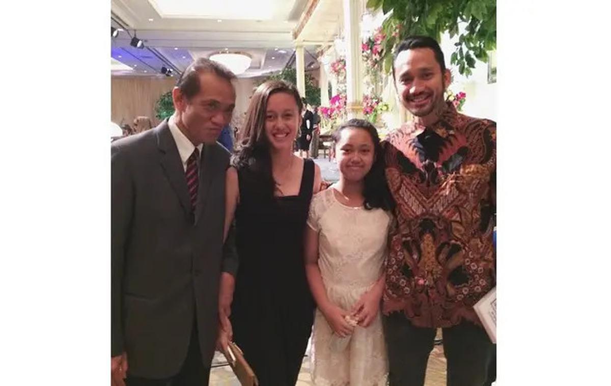 Segera Jadi Kakek, Ini 7 Potret Kedekatan Tora Sudiro dan Putri Sulungnya