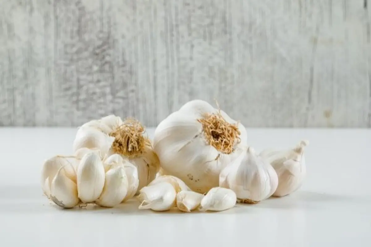Bawang Putih (Sumber: freepik.com/8photo)