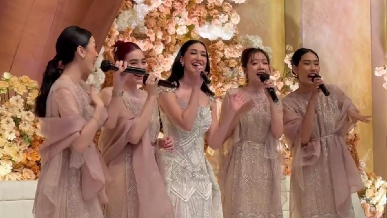 Potret Alika Islamadina Jadi Bridesmaid di Acara Pernikahan Elma Agustin, Nostalgia Nyanyikan Lagu Princess