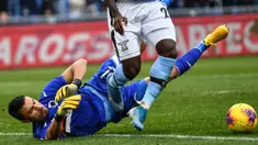 Situs transfermarkt baru saja merilis update nilai pasar para pemain di Eropa, termasuk di Liga Italia. Tercatat beberapa pemain yang mengalami penurunan nilai pasar akibat anjloknya performa. Berikut 7 di antaranya, termasuk pemain keturunan Indonesia Emil Audero. (AFP/Alberto Pizzoli)