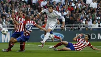 Bale berpeluang cetak gol tapi melebar (REUTERS/Paul Hanna)
