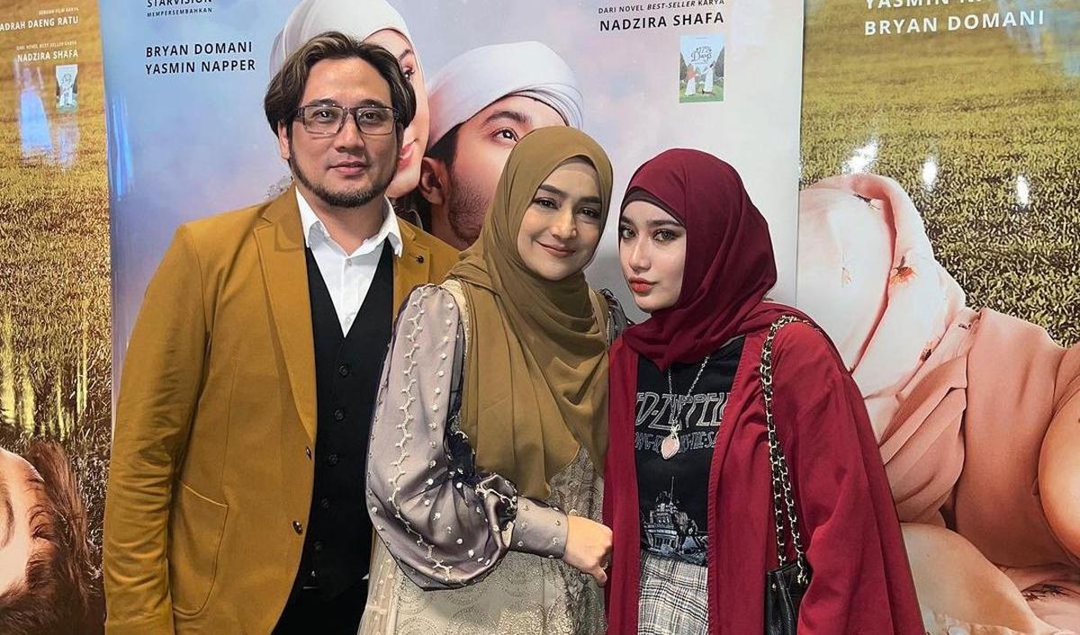 Tengku Syaira Anataya lahir pada tahun 2000 dari pasangan Cindy Fatikasari dan Tengku Firmansyah.