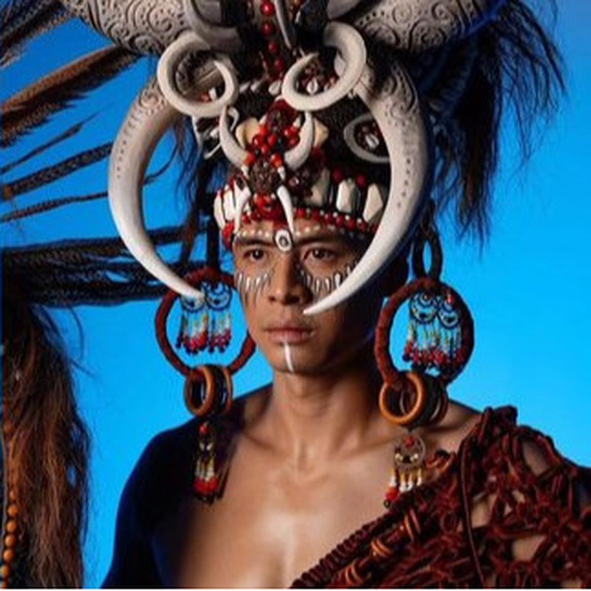 Glenn Victor Tampil dengan Kostum dari Suku Asmat Papua di Ajang Mister International 2024