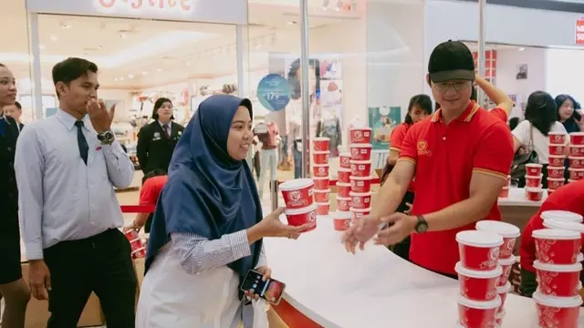 Bakso Sumber Selera Pecahkan Rekor MURI Pembagian Bakso Terbanyak dalam Mall