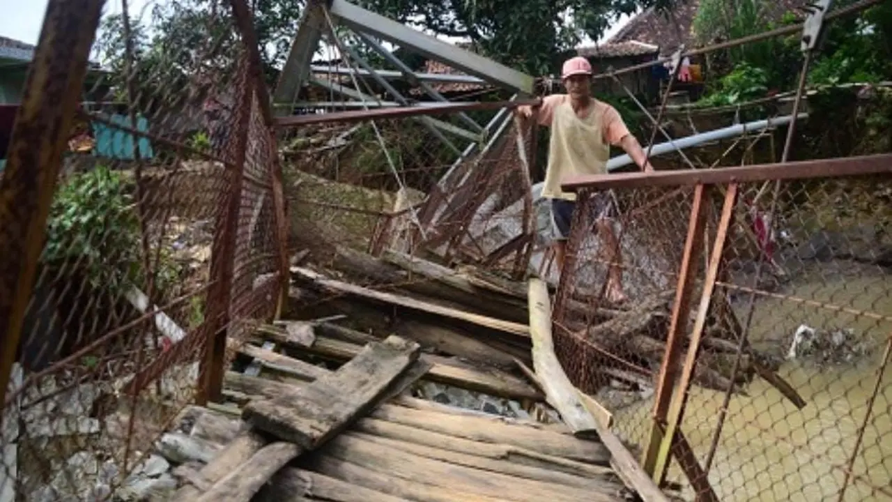 SCTV akan melaksanakan pembangunan ‘Jembatan Asa’ di wilayah Desa Sukarasa, Kecamatan Tanjung Sari, Kabupaten Bogor - Jawa Barat.