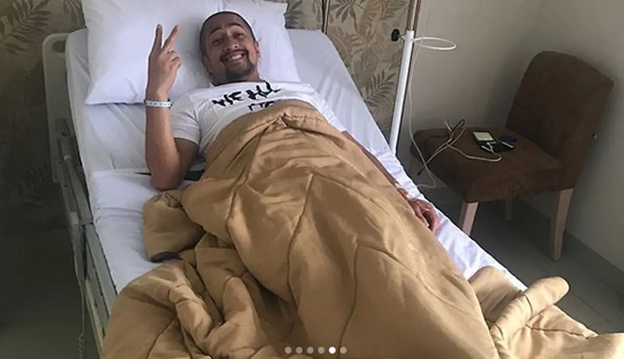 “Nginep juga di sini... dududu.. makasih keluarga, karyawan, dan kerabat kerja... atas doa2 nya..,” tulis Irfan Hakim. (Instagram/irfanhakim75)