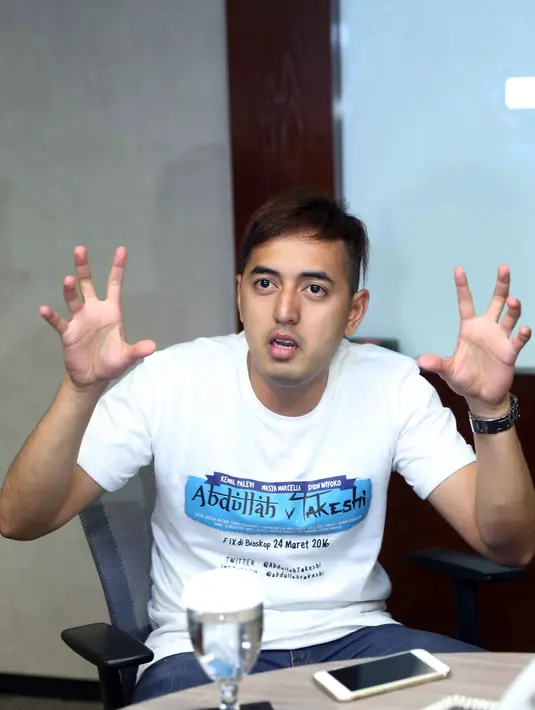 "Kalau stand up, sehari bisa banyak show dengan materi yang sama. waktunya kan enggak lama. Kalau syuting pulang pagi, promonya gila-gilaan," kata lelaki kelahiran Samarinda, 26 tahun silam. (Nurwahyunan/Bintang.com)