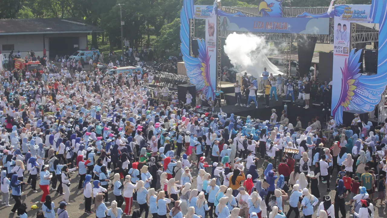 Pasangan calon bupati dan wakil bupati Bogor nomor urut 1, Rudy Susmanto - Jaro Ade menggelar kampanye akbar dilanjutkan dengan bazar sembako murah di beberapa wilayah Kabupaten Bogor (Istimewa)