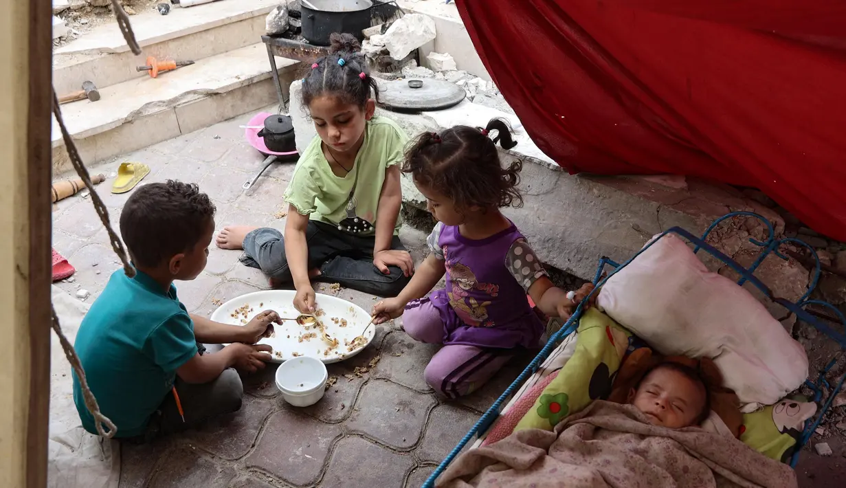 Pada Senin 19 Mei 2025, Kepala kemanusiaan PBB, Tom Fletcher memperingatkan bahwa 14.000 bayi di Gaza bisa meninggal jika mereka tidak segera menerima nutrisi dan perawatan yang mendesak. (Omar AL-QATTAA/AFP)