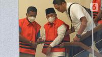 KPK menetapkan Gubernur Maluku Utara Abdul Gani Kasuba sebagai tersangka kasus dugaan suap pengadaan proyek dan jual beli jabaan di Pemerintah Provinsi (Pemprov) Maluku Utara. (Liputan6.com/Herman Zakharia)