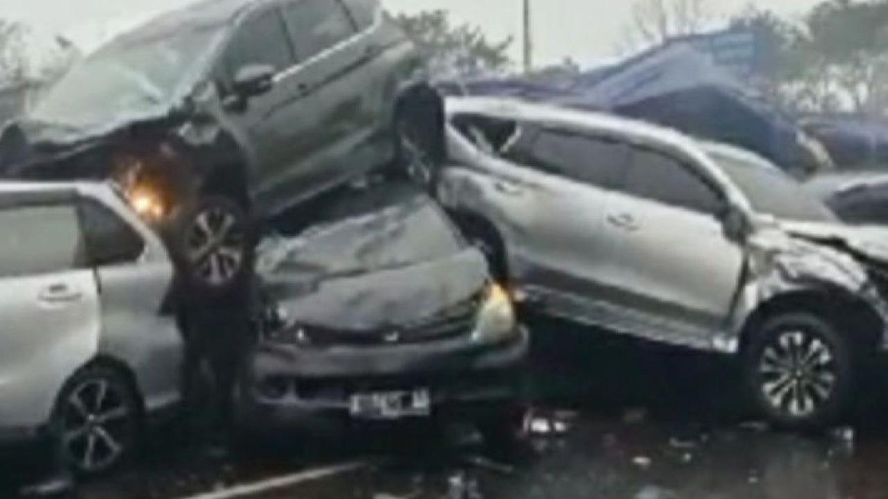 Kapolda Jabar: 17 Kendaraan Terlibat Kecelakaan Beruntun di Tol Cipularang